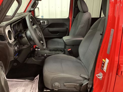 Used 2025 Jeep Wrangler Willys AWD/4WD image 12