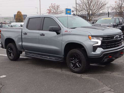 Used 2024 Chevrolet Silverado 1500 LT Trail Boss w/ Convenience Package II image 2