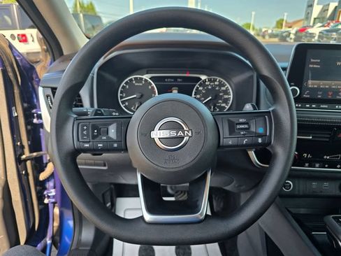 Used 2022 Nissan Rogue SV AWD/4WD image 16