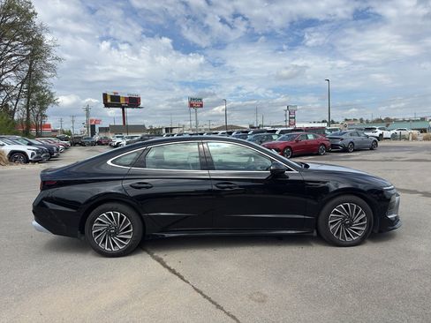 Used 2025 Hyundai Sonata Limited image 4