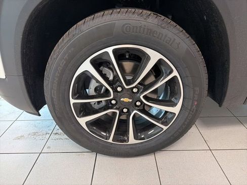 New 2026 Chevrolet TrailBlazer LT w/ LT Cold Weather Package FWD image 9