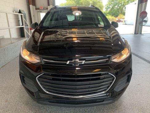 Used 2022 Chevrolet Trax LT w/ Midnight Edition AWD/4WD image 2