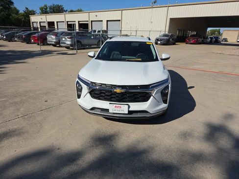 Used 2025 Chevrolet Trax LT w/ LT Convenience Package FWD image 5