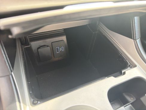 Used 2023 Ford Explorer XLT RWD image 16