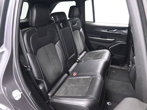 Used 2022 Jeep Grand Cherokee Altitude AWD/4WD image 22