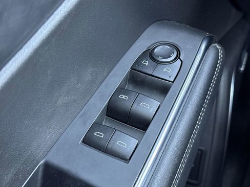 Used 2025 GMC Acadia Elevation image 15