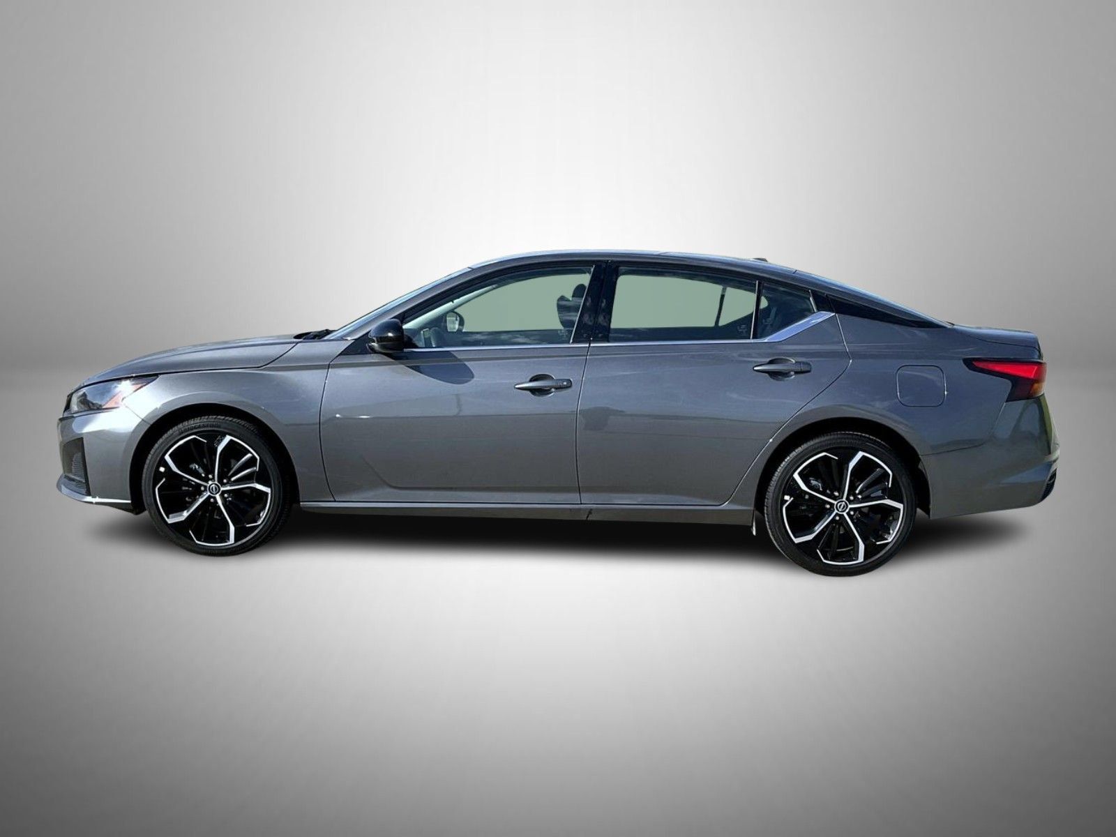 Used 2025 Nissan Altima 2.5 SR AWD/4WD image 8