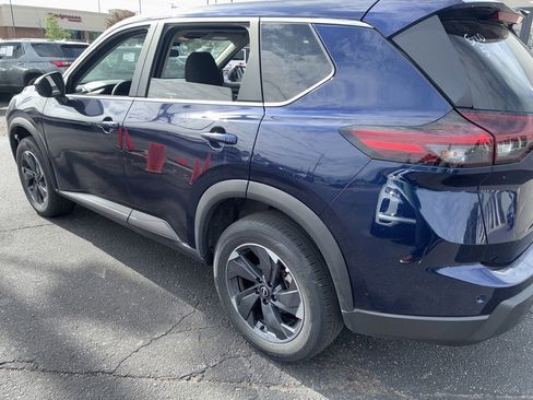 Used 2025 Nissan Rogue SV FWD image 8