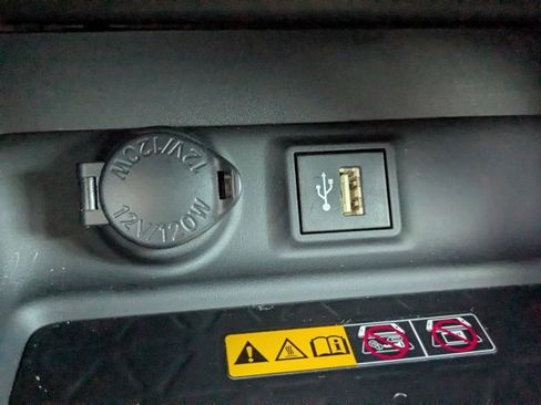 Used 2023 Toyota RAV4 XLE Premium image 23