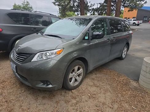 Used 2012 Toyota Sienna LE FWD image 1