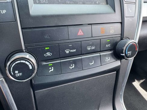 Used 2017 Toyota Camry SE w/ Moonroof Package FWD image 28