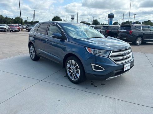 Used 2018 Ford Edge Titanium w/ Cold Weather Package FWD image 9