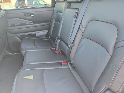 Used 2025 Nissan Pathfinder SL AWD/4WD image 23