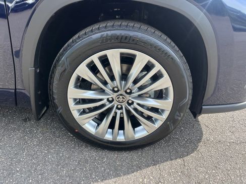 New 2026 Toyota Highlander Platinum AWD/4WD image 23