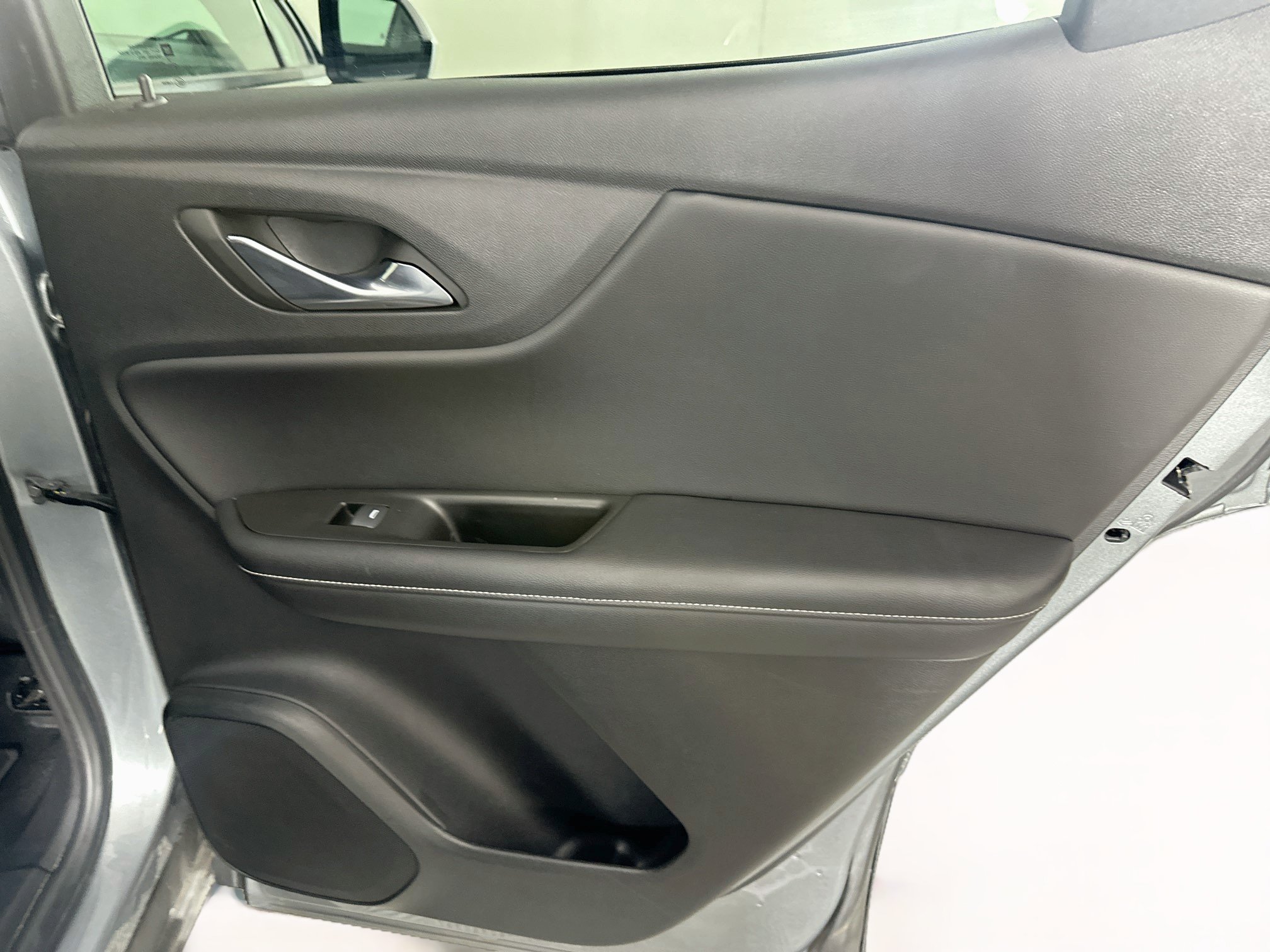 Used 2025 Chevrolet Blazer LT FWD image 27