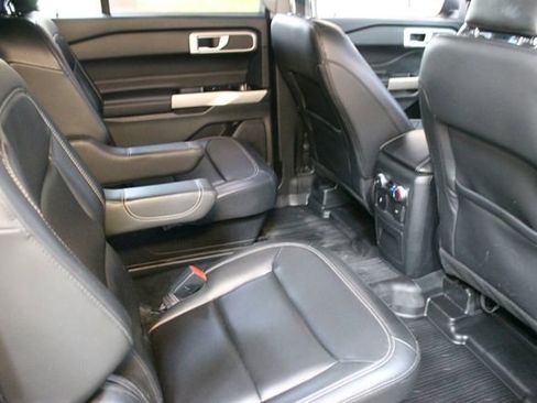 Used 2022 Ford Explorer XLT w/ Equipment Group 202A AWD/4WD image 11