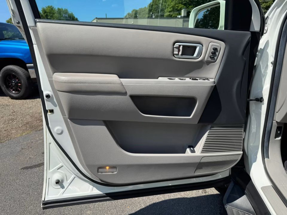 Used 2012 Honda Pilot Touring image 16