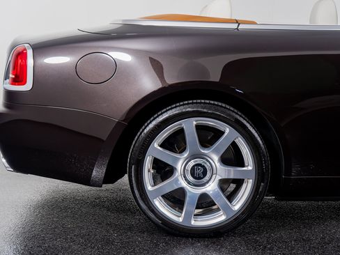 Used 2017 Rolls-Royce Dawn image 9