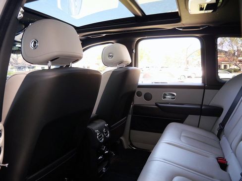 Used 2021 Rolls-Royce Cullinan image 25