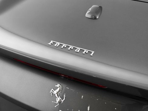 Used 2021 Ferrari 812 GTS image 40