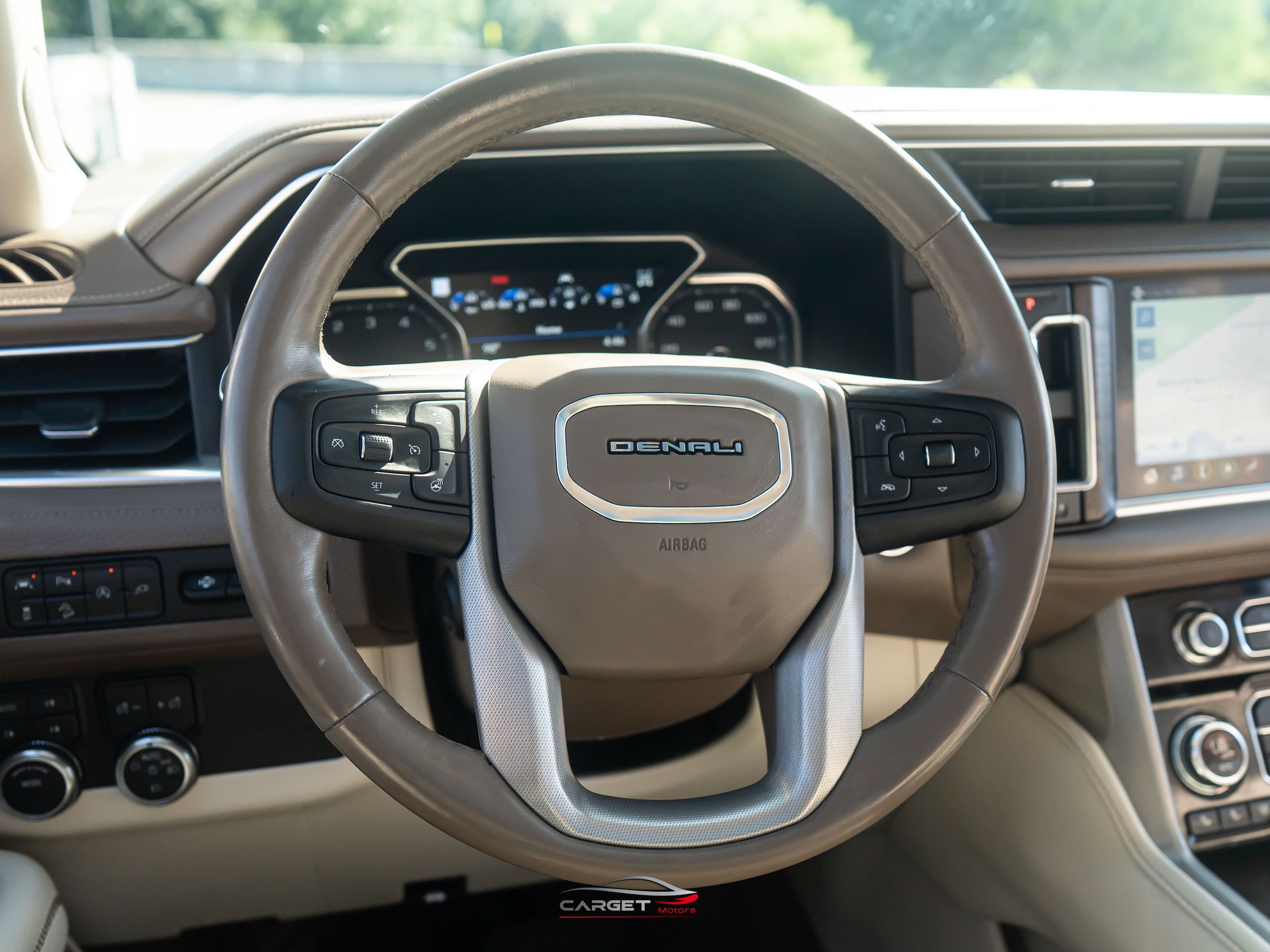 Used 2021 GMC Yukon XL Denali w/ Denali Premium Package AWD/4WD image 25