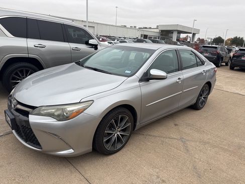Used 2016 Toyota Camry XSE image 1