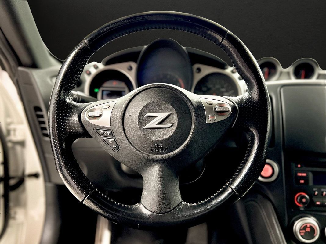 Used 2020 Nissan 370Z Coupe RWD image 18