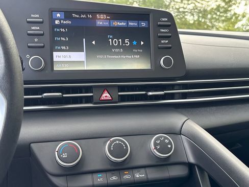 Used 2025 Hyundai Elantra SE FWD image 14