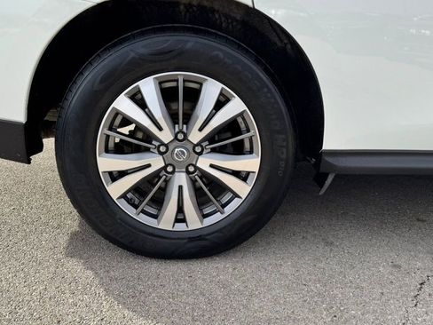 Used 2019 Nissan Pathfinder SL image 11