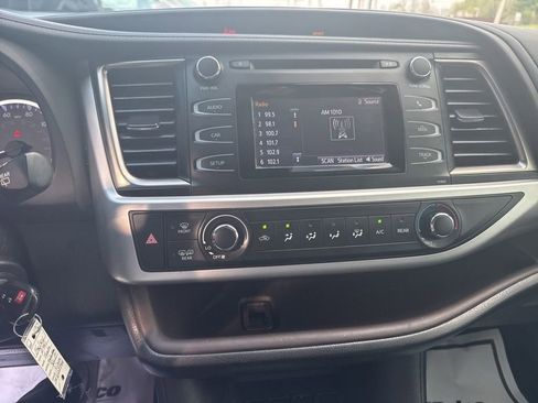 Used 2019 Toyota Highlander LE FWD image 20