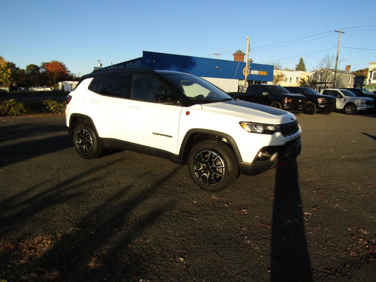 Used 2025 Jeep Compass Trailhawk AWD/4WD image 7