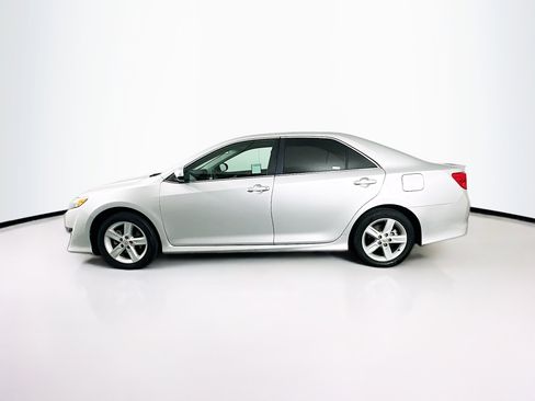 Used 2014 Toyota Camry SE image 4