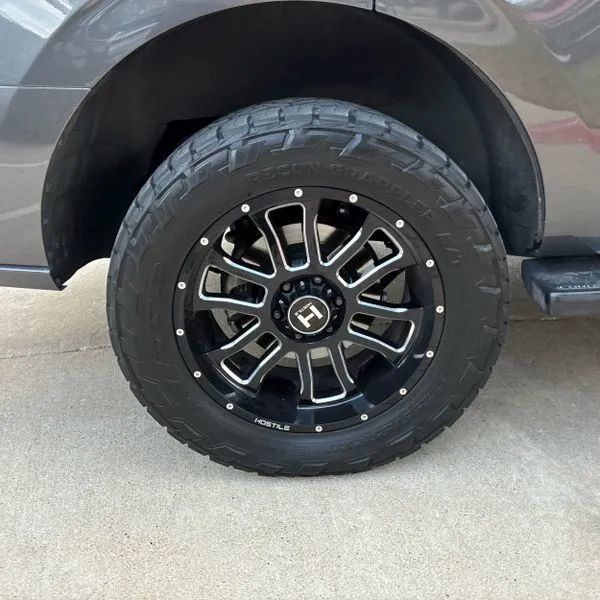 Used 2019 Ford Expedition XLT w/ Equipment Group 202A AWD/4WD image 15
