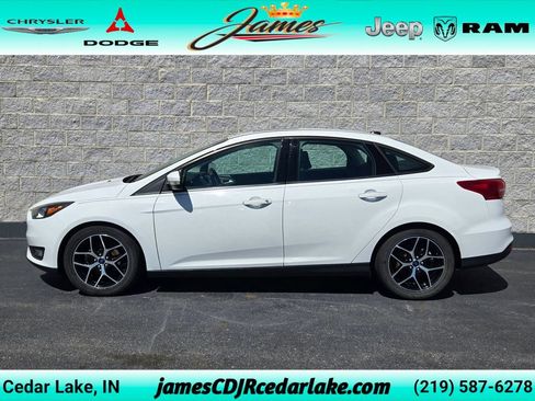 Used 2017 Ford Focus SEL FWD image 2