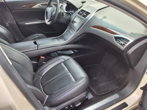 Used 2014 Lincoln MKZ image 25