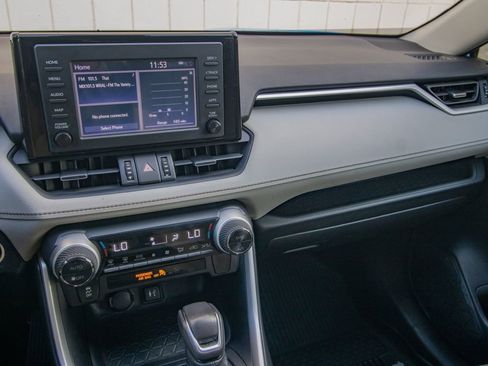 Used 2019 Toyota RAV4 XLE Premium image 24