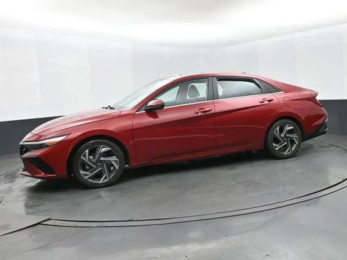 Used 2024 Hyundai Elantra Limited FWD image 5