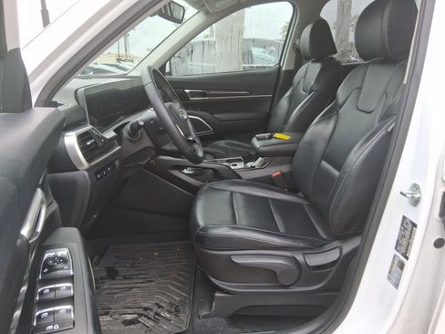 Used 2023 Kia Telluride LX AWD/4WD image 15