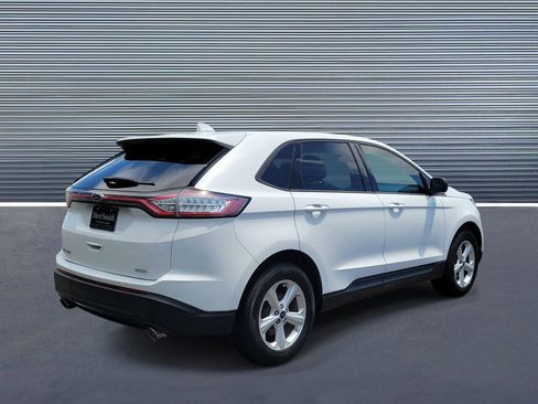 Used 2018 Ford Edge SE FWD image 3