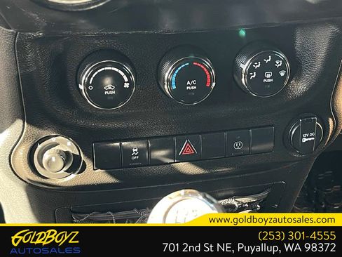 Used 2014 Jeep Wrangler Unlimited Sahara AWD/4WD image 31