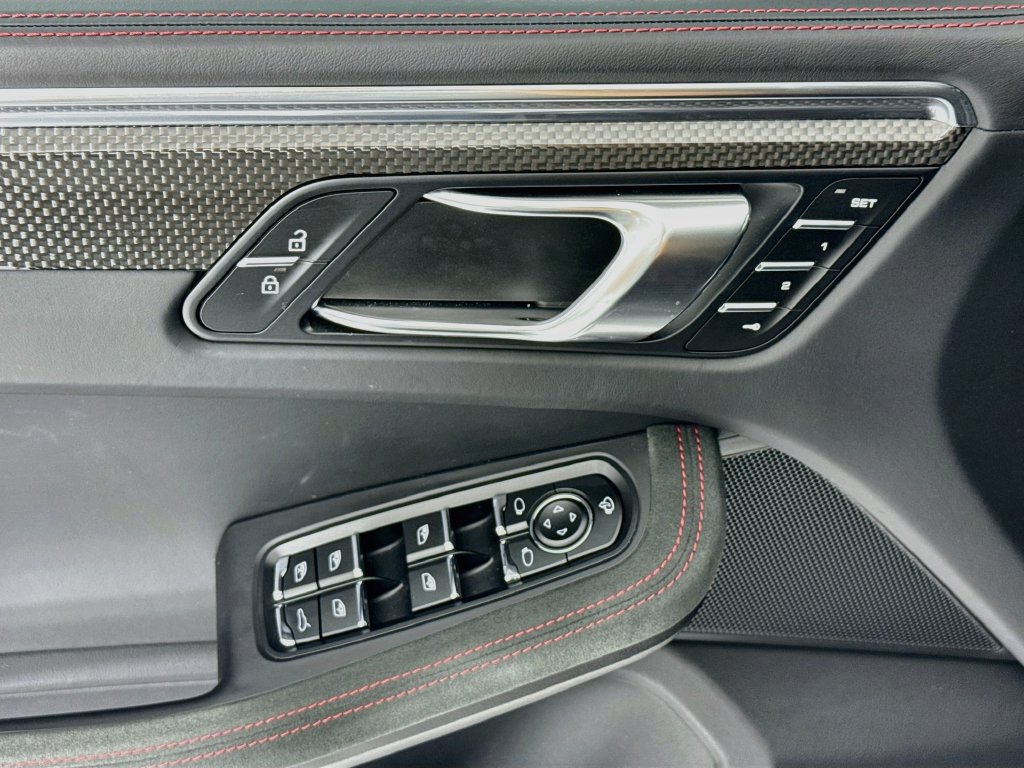 Certified 2024 Porsche Macan GTS AWD/4WD image 11