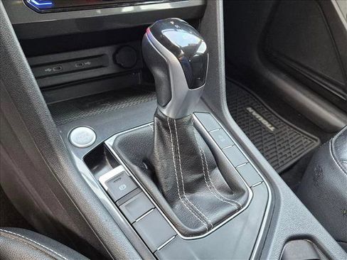 Used 2022 Volkswagen Tiguan SE image 13