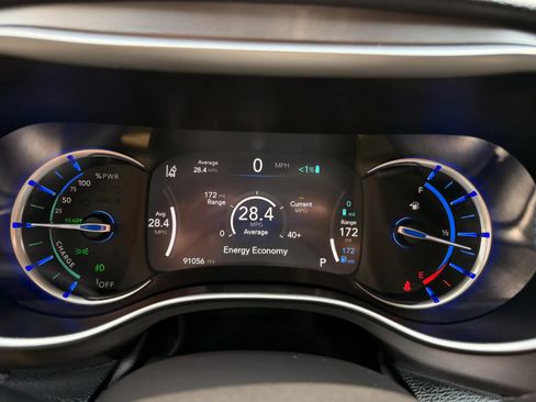Used 2021 Chrysler Pacifica Touring-L FWD image 22