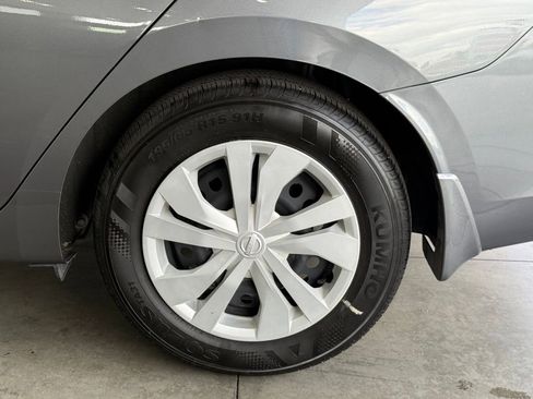 Used 2024 Nissan Versa S w/ Trunk Package FWD image 15