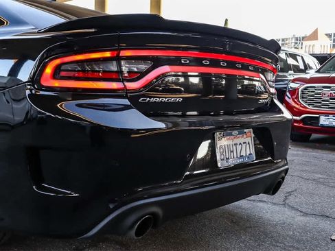 Used 2019 Dodge Charger SRT Hellcat w/ Navigation & Travel Group image 11