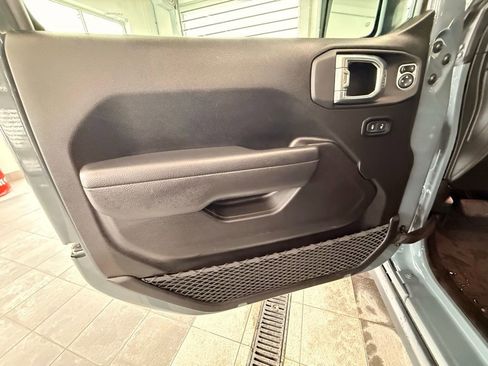 Used 2025 Jeep Wrangler Willys 4xe image 34