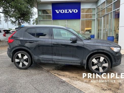 Used 2020 Volvo XC40 T5 Momentum w/ Premium Package image 3