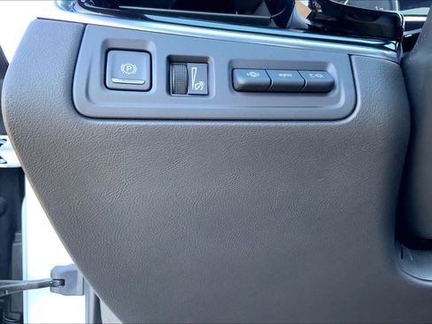 Used 2025 Cadillac XT6 Sport w/ Technology Package AWD/4WD image 33