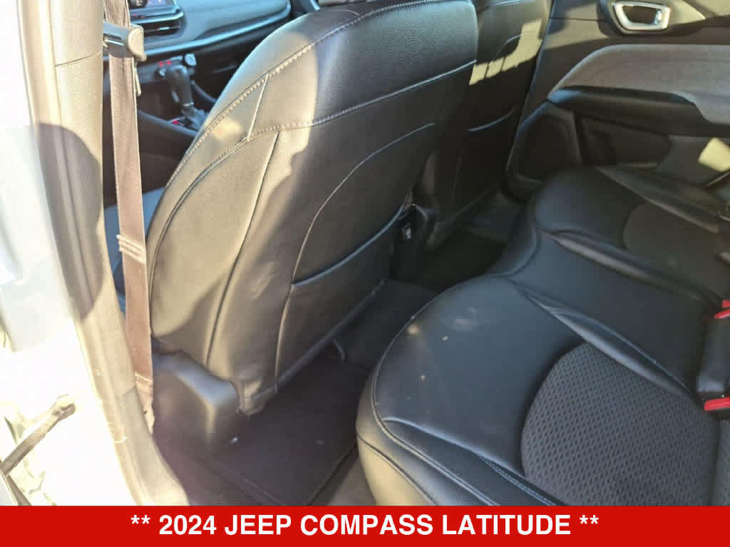 Used 2024 Jeep Compass Latitude AWD/4WD image 17