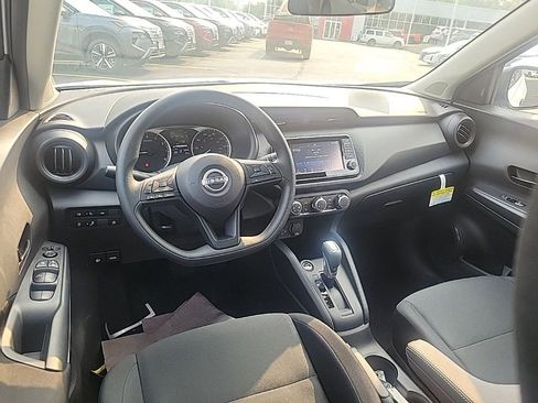 Used 2025 Nissan Kicks Play S image 11